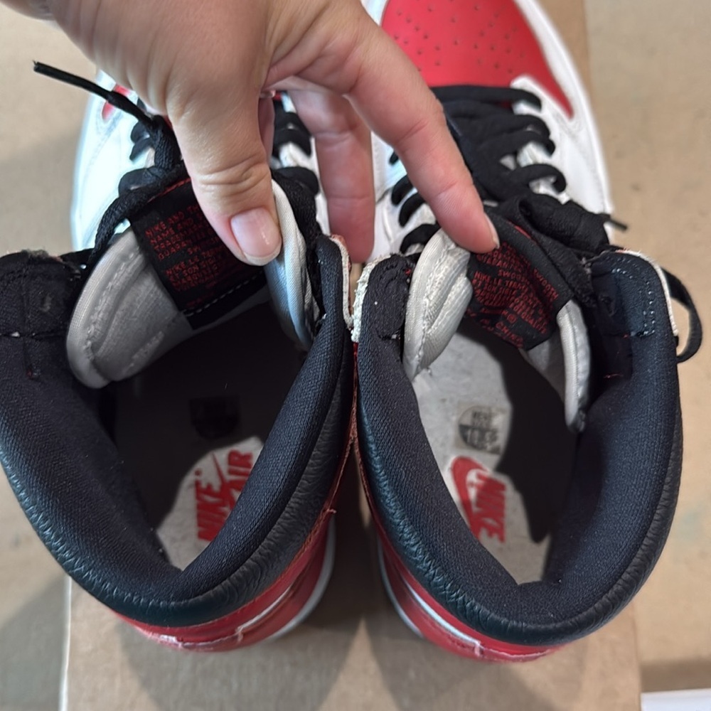 Jordan 1 OG high heritage Red and White High-Top Sneakers - Picture 5 of 6